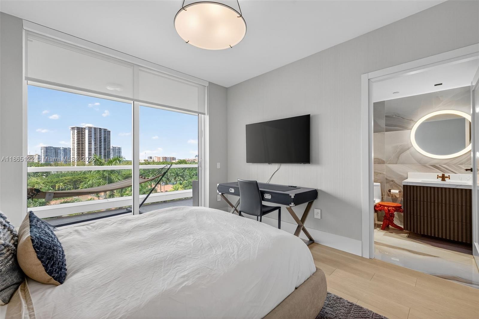 6000 Island Blvd # 707