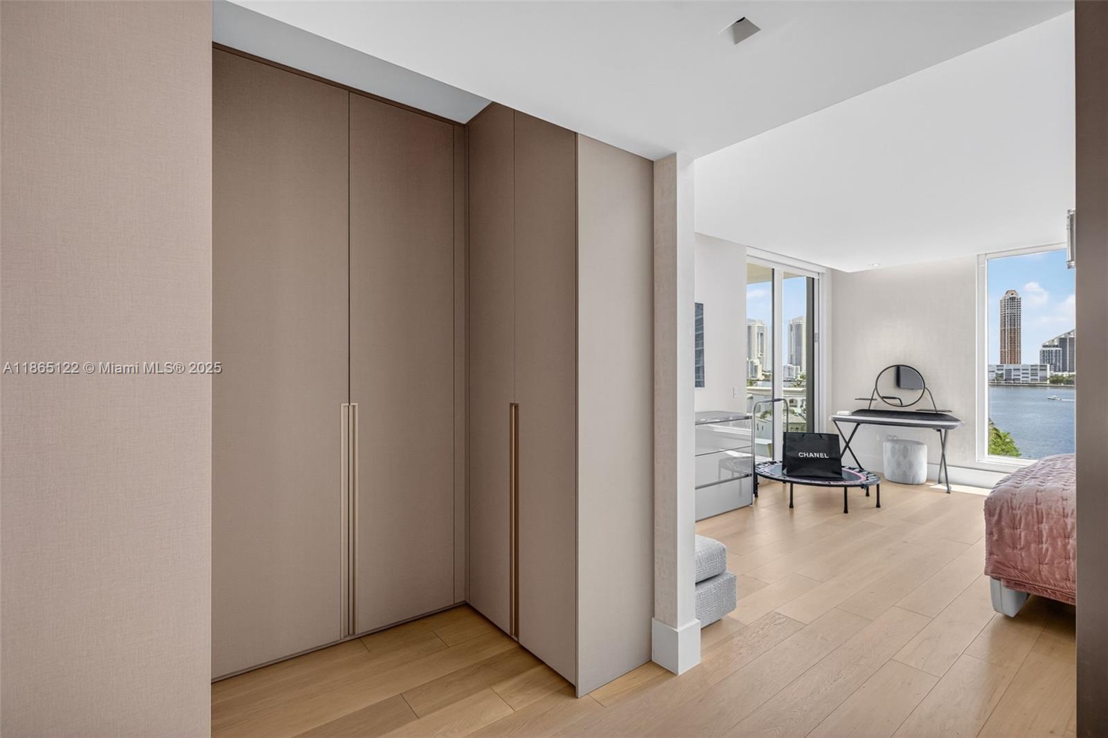 6000 Island Blvd # 707