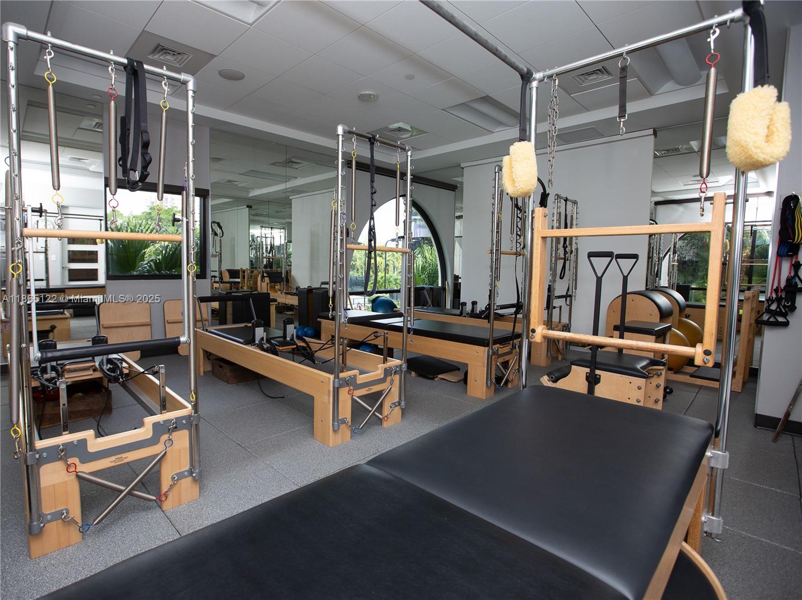 6000 Island Blvd # 707