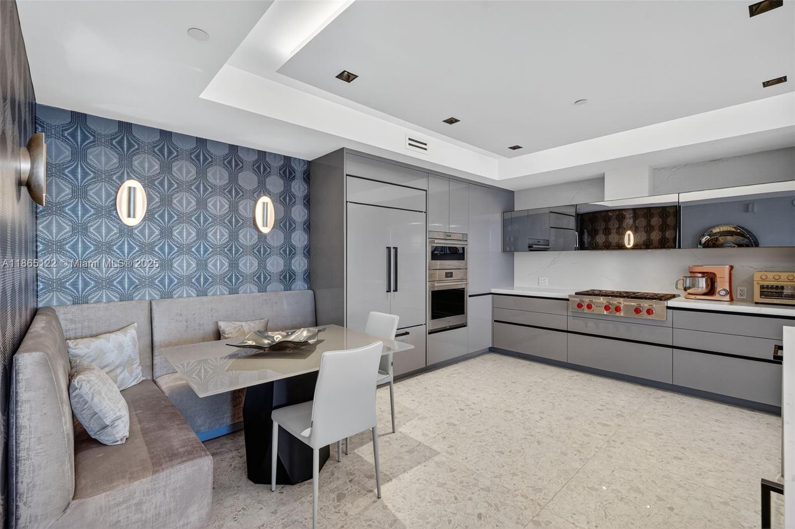 6000 Island Blvd # 707