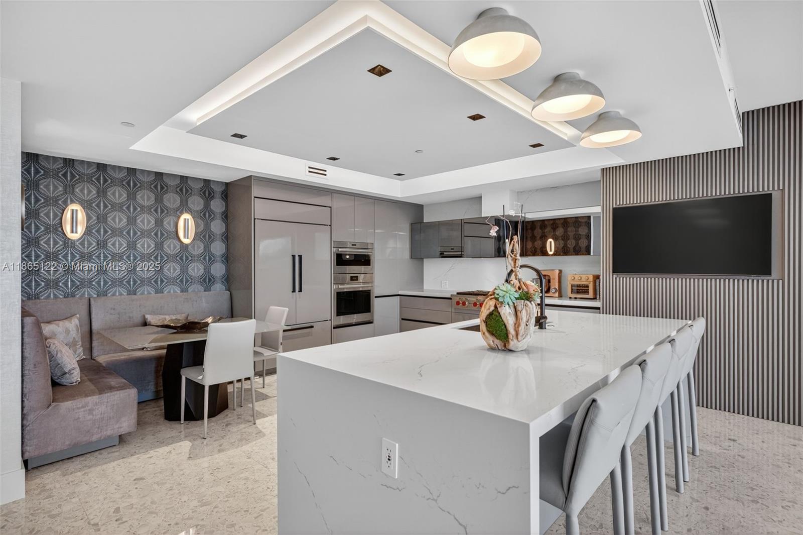 6000 Island Blvd # 707