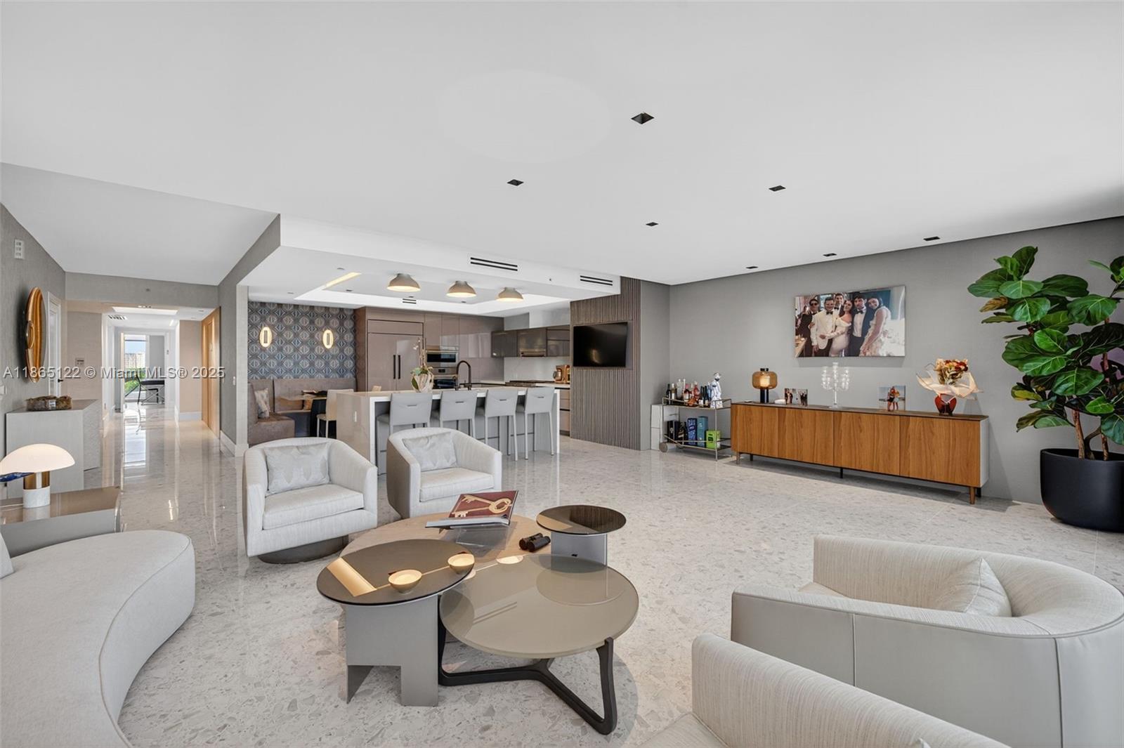 6000 Island Blvd # 707