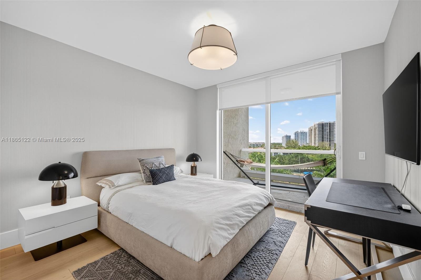 6000 Island Blvd # 707