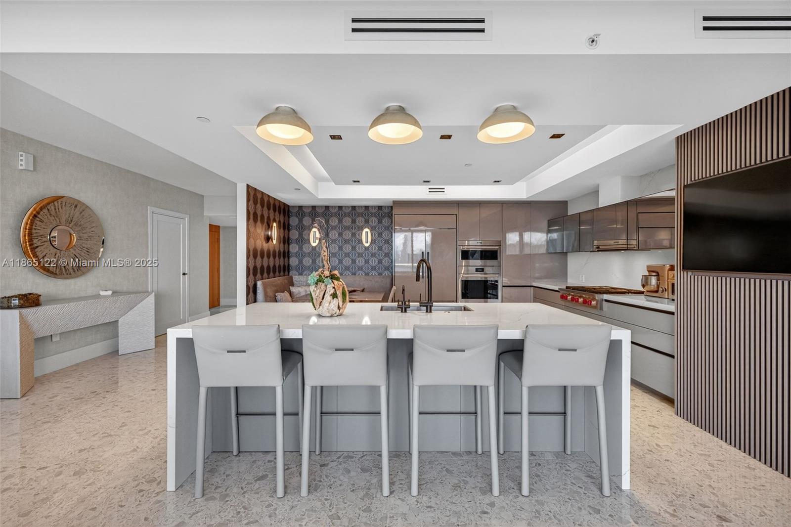 6000 Island Blvd # 707