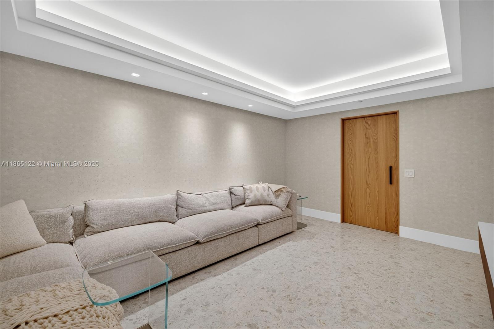 6000 Island Blvd # 707