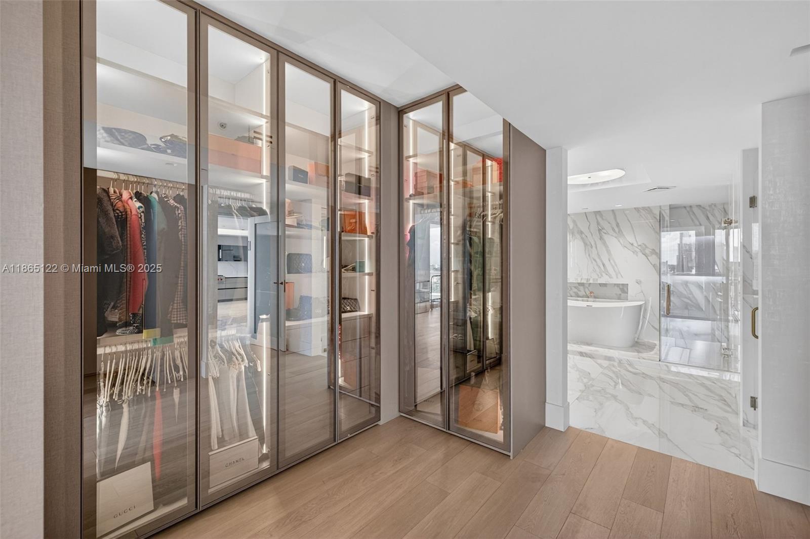 6000 Island Blvd # 707