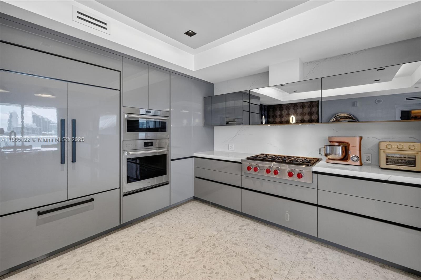 6000 Island Blvd # 707