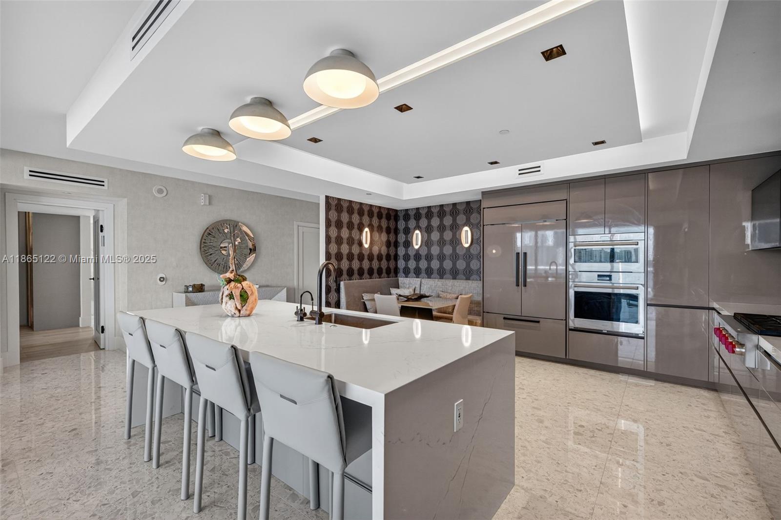 6000 Island Blvd # 707