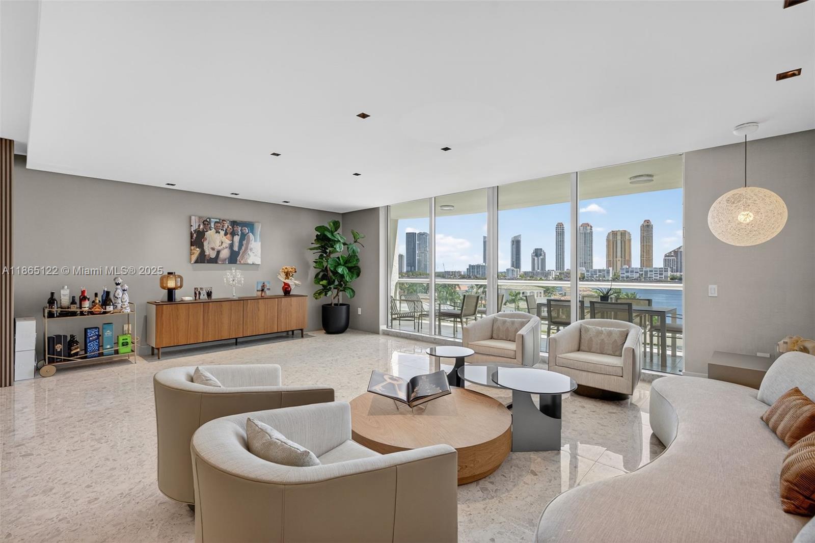 6000 Island Blvd # 707