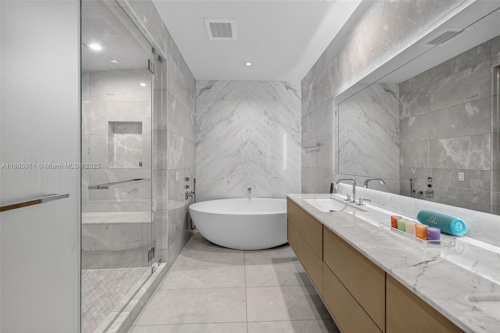 18501 Collins Ave # 501