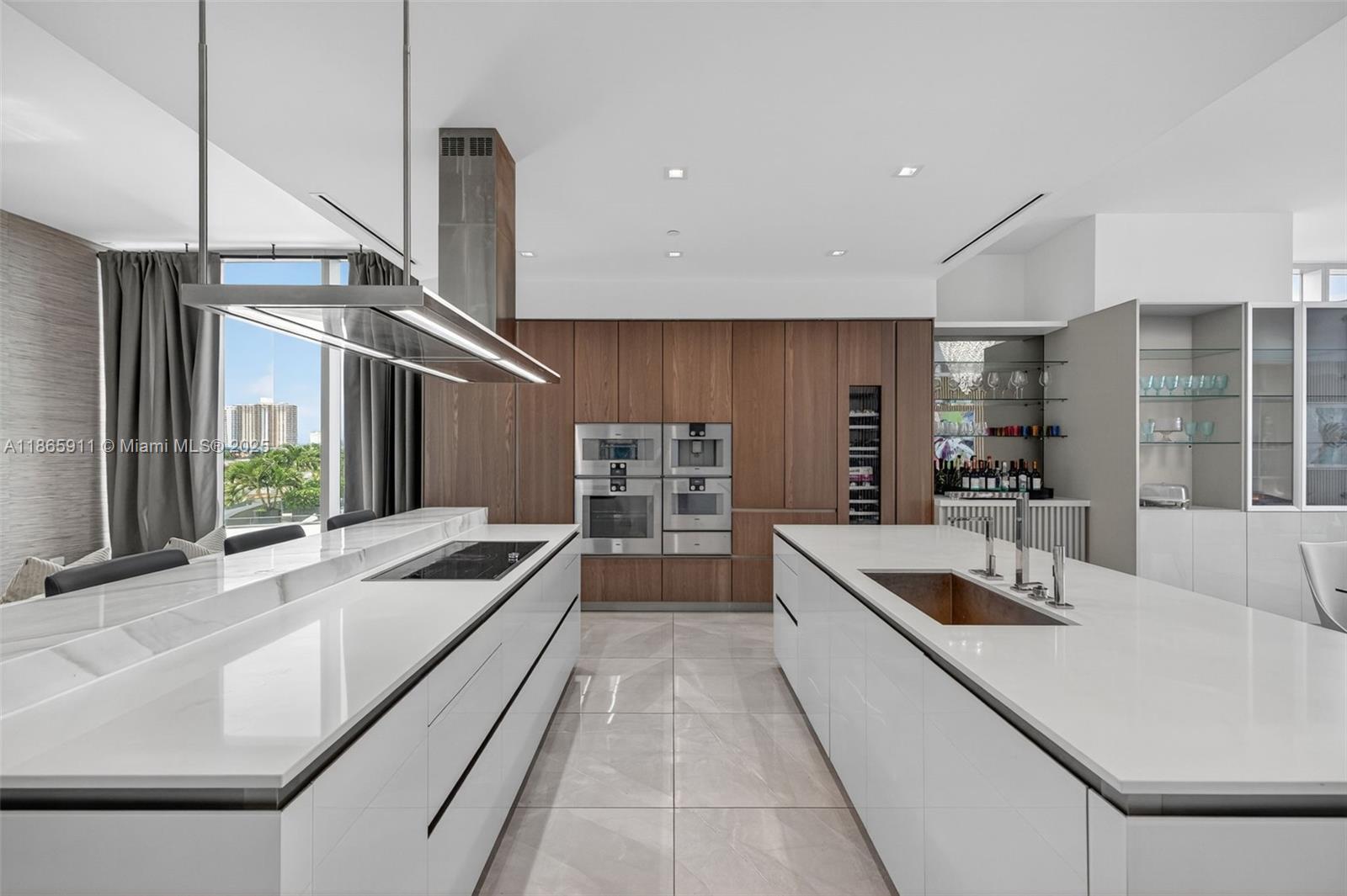 18501 Collins Ave # 501