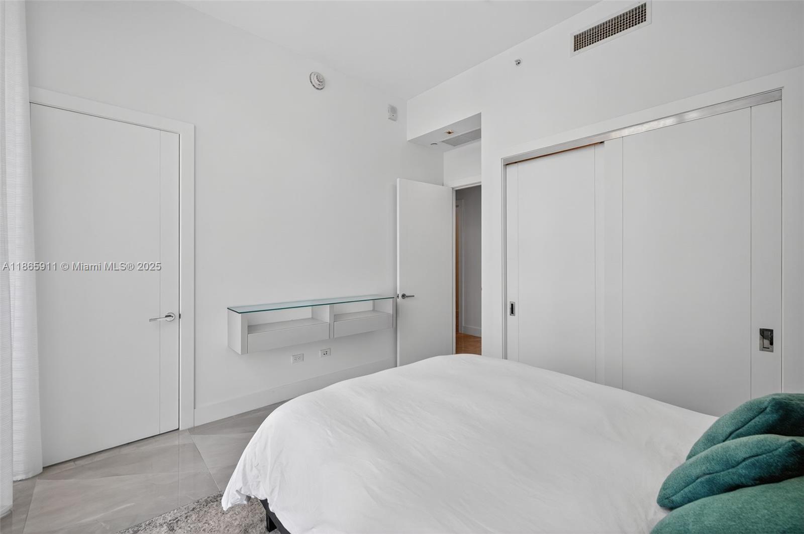 18501 Collins Ave # 501