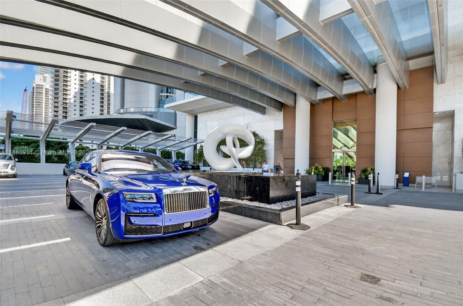 18501 Collins Ave # 501