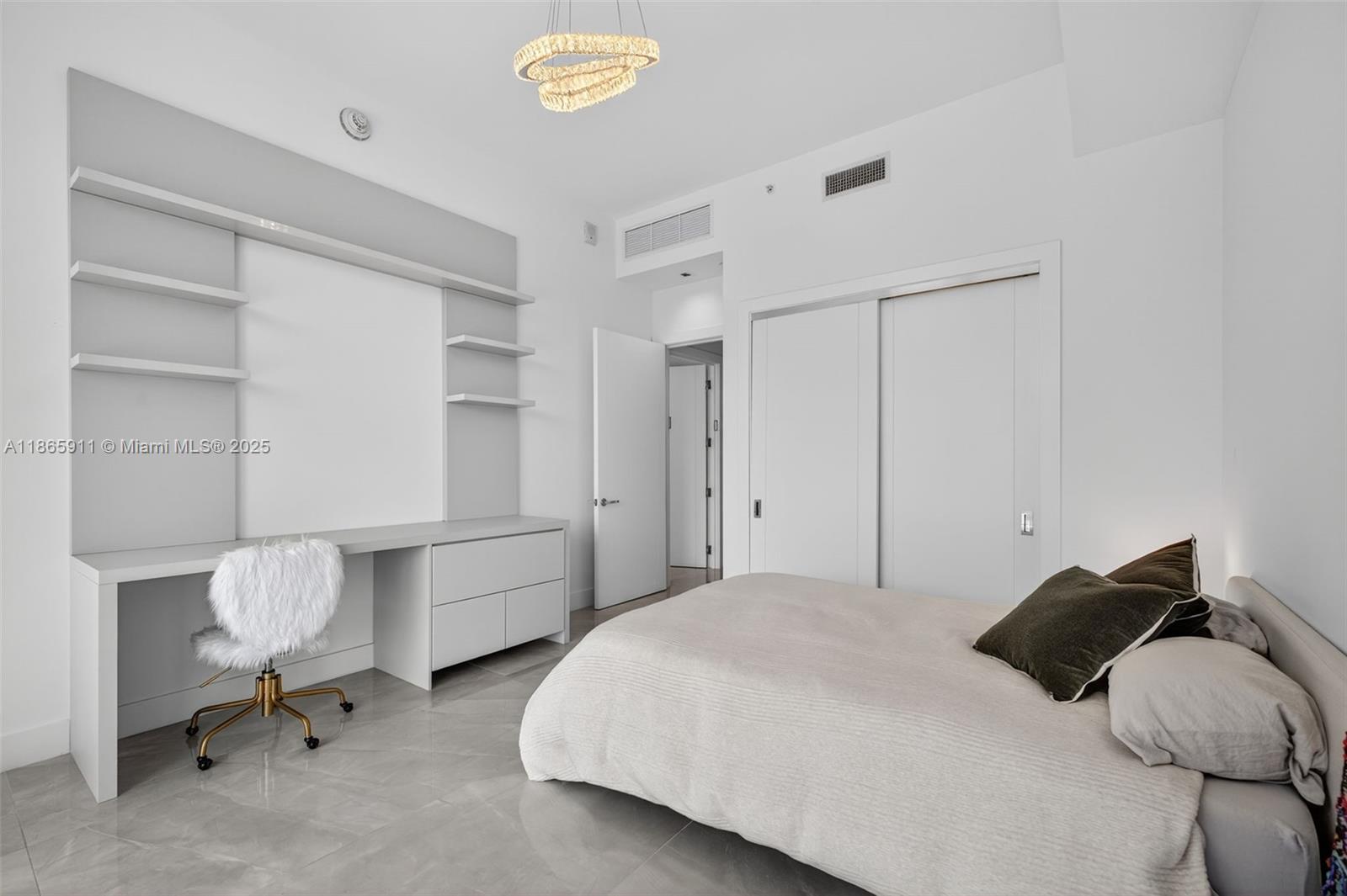 18501 Collins Ave # 501