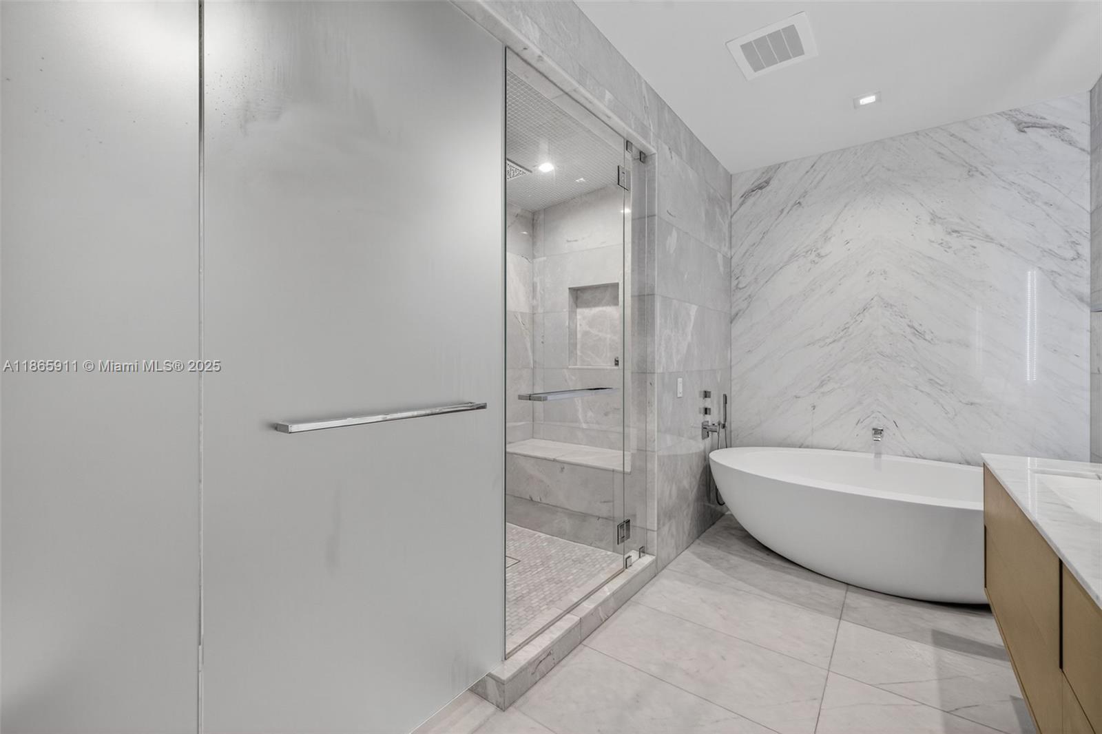 18501 Collins Ave # 501