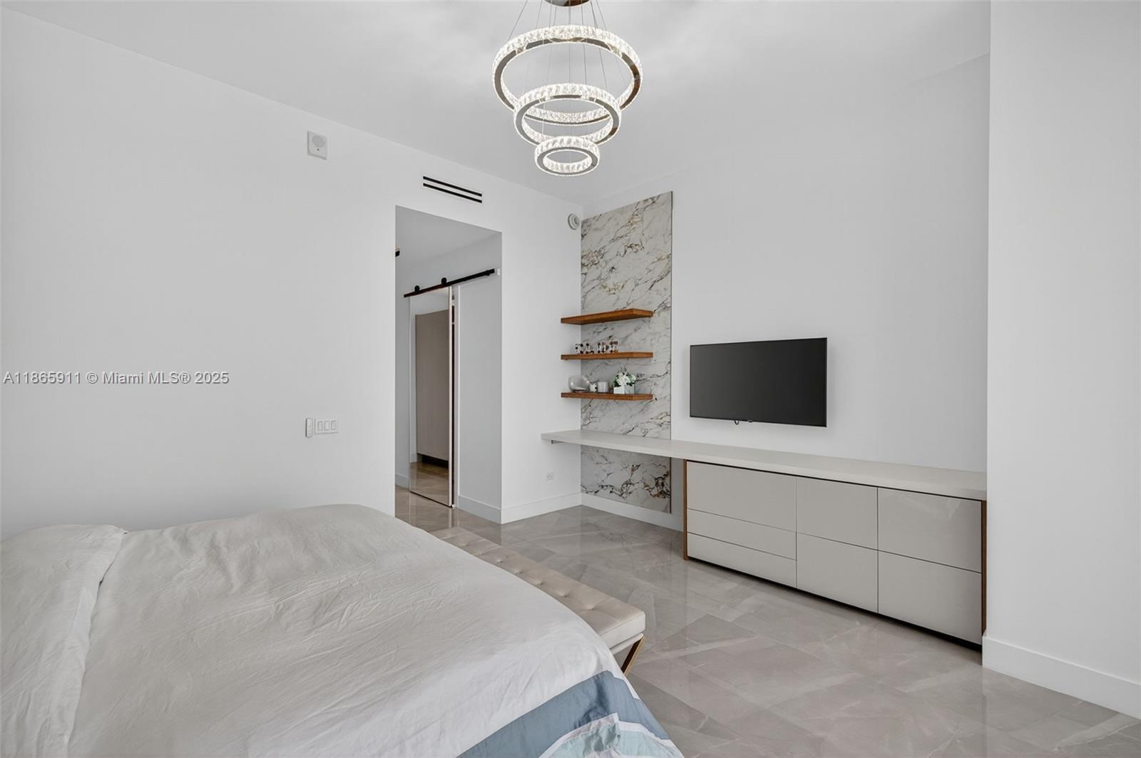 18501 Collins Ave # 501