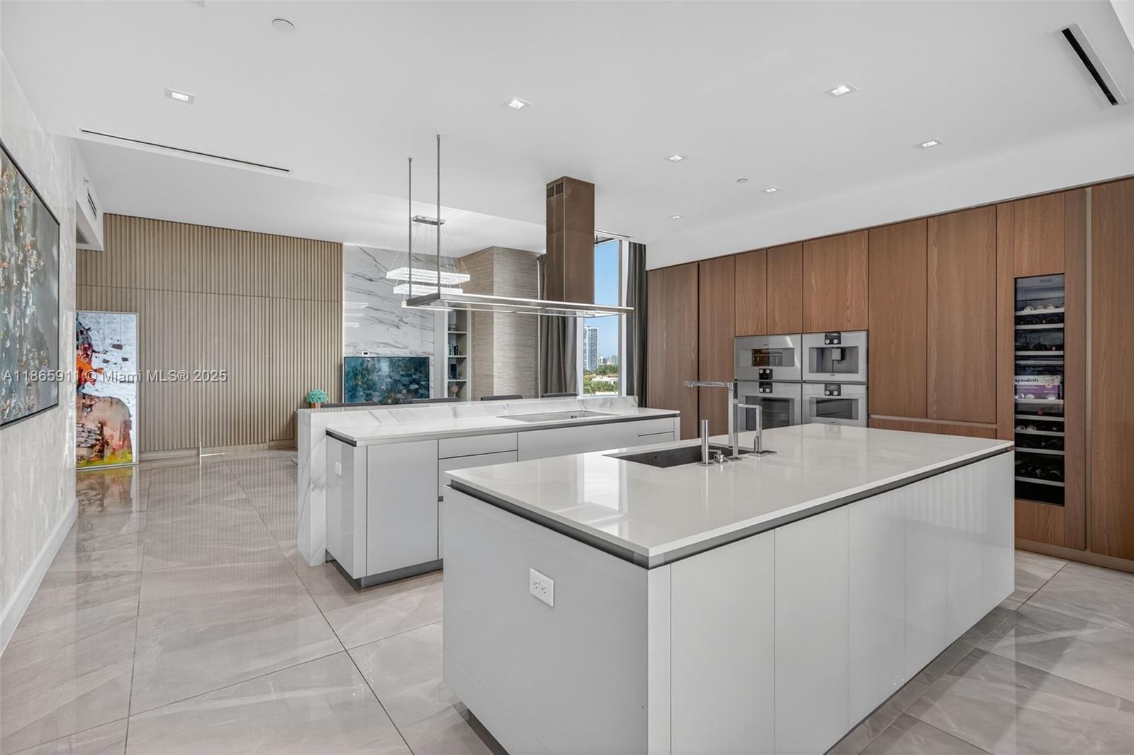 18501 Collins Ave # 501