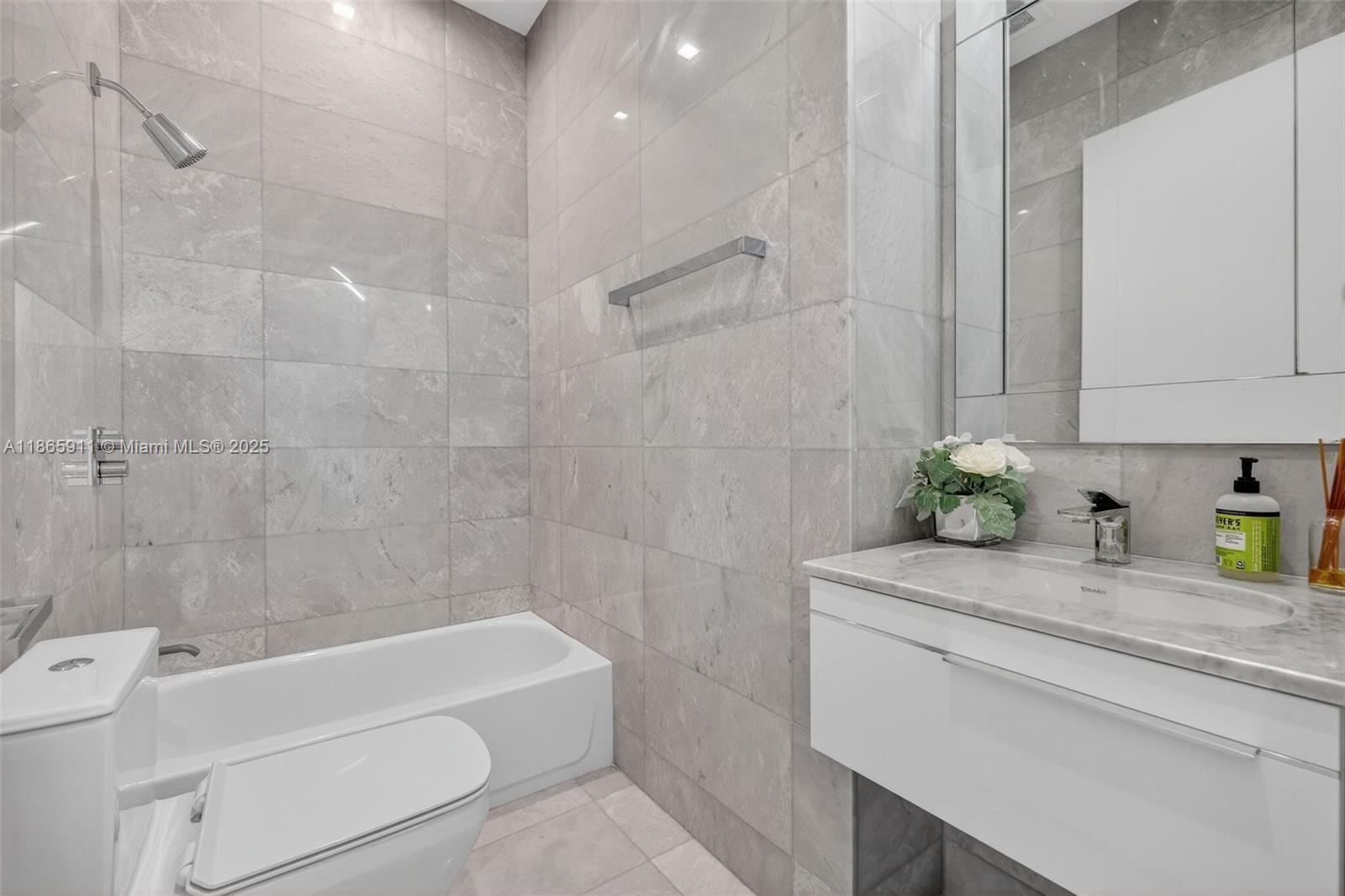 18501 Collins Ave # 501