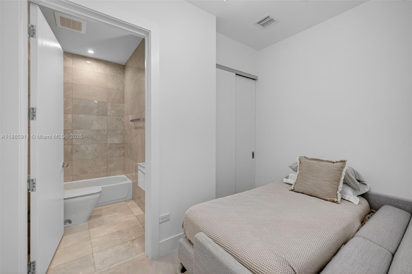 18501 Collins Ave # 501