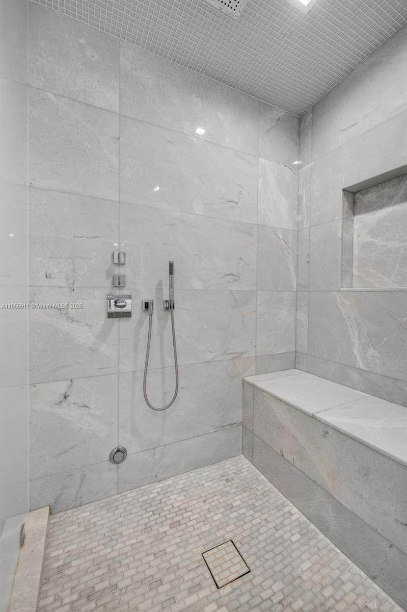 18501 Collins Ave # 501