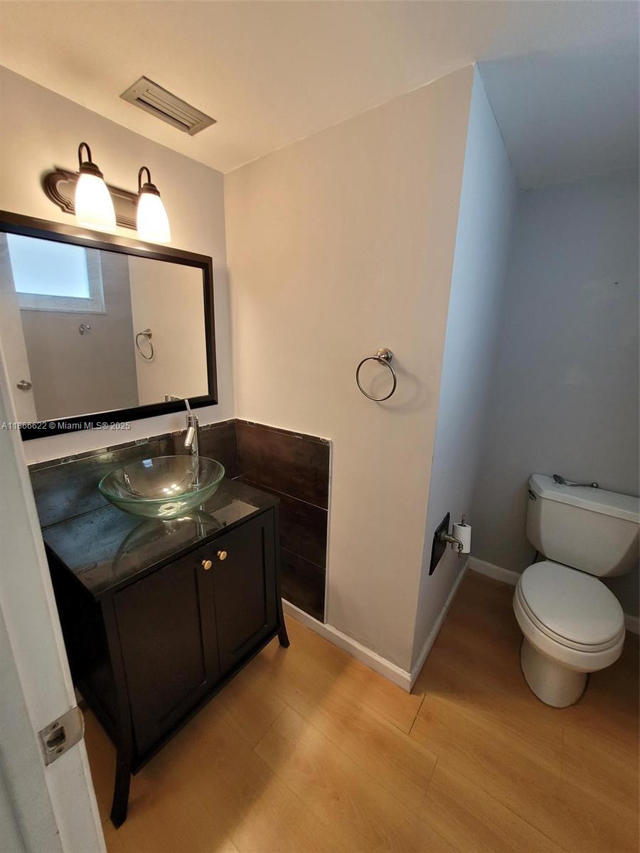 1401 NE Miami Gardens Dr Unit: 993