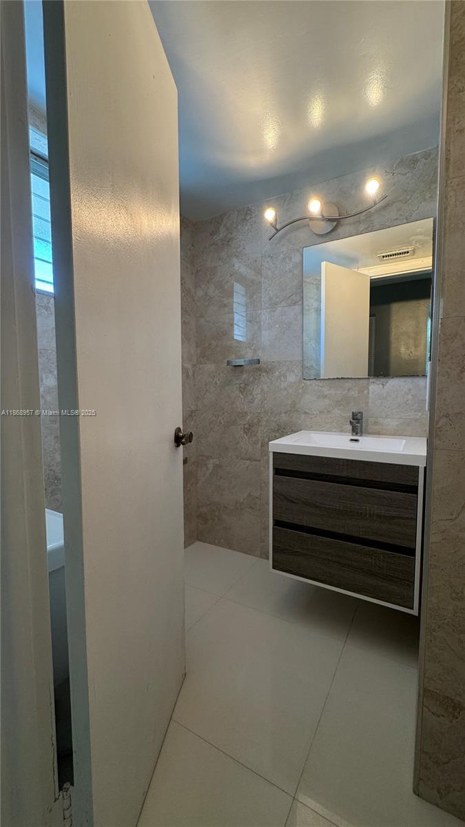 1701 NE 191st St # A214