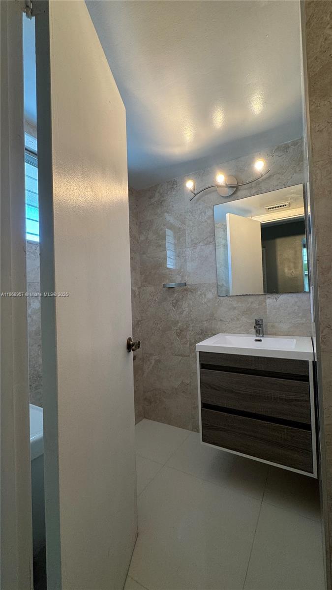 1701 NE 191st St # A214