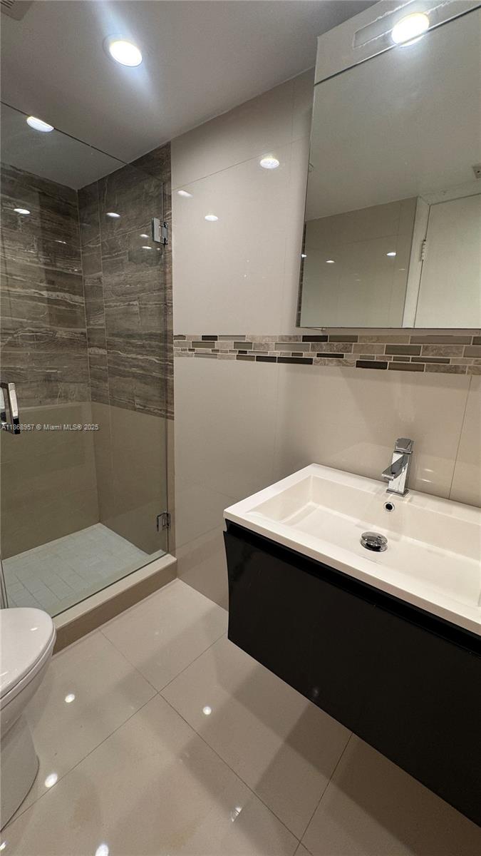 1701 NE 191st St # A214