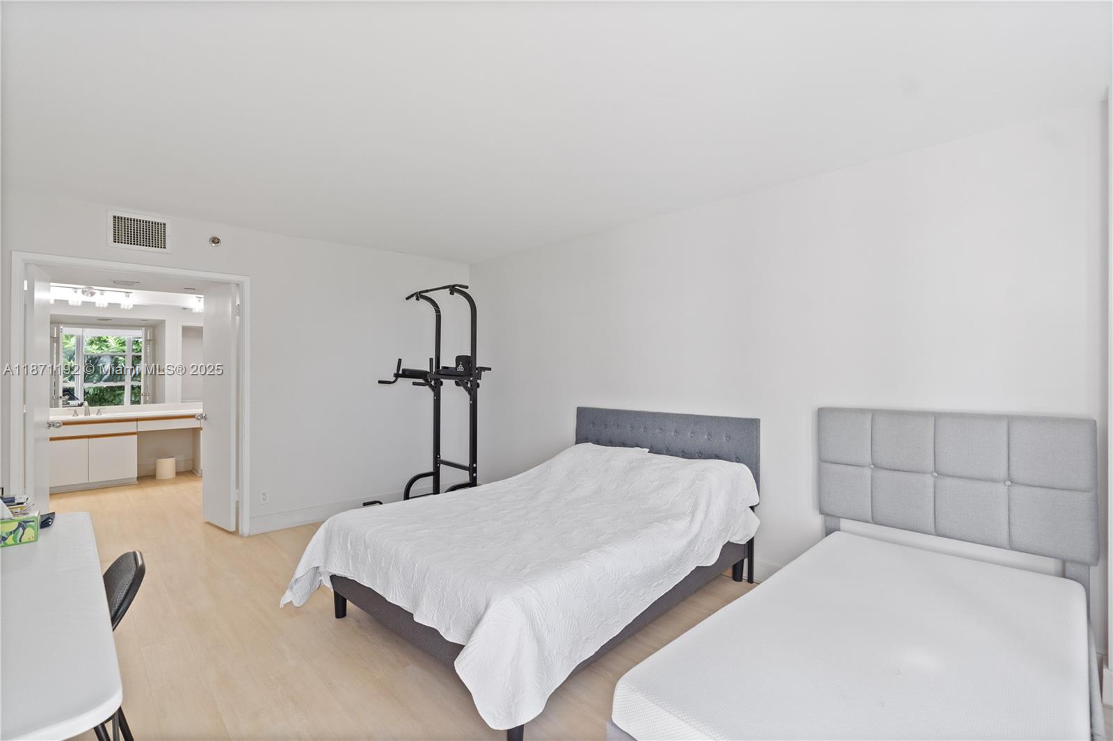 3600 Mystic Pointe Dr # 215