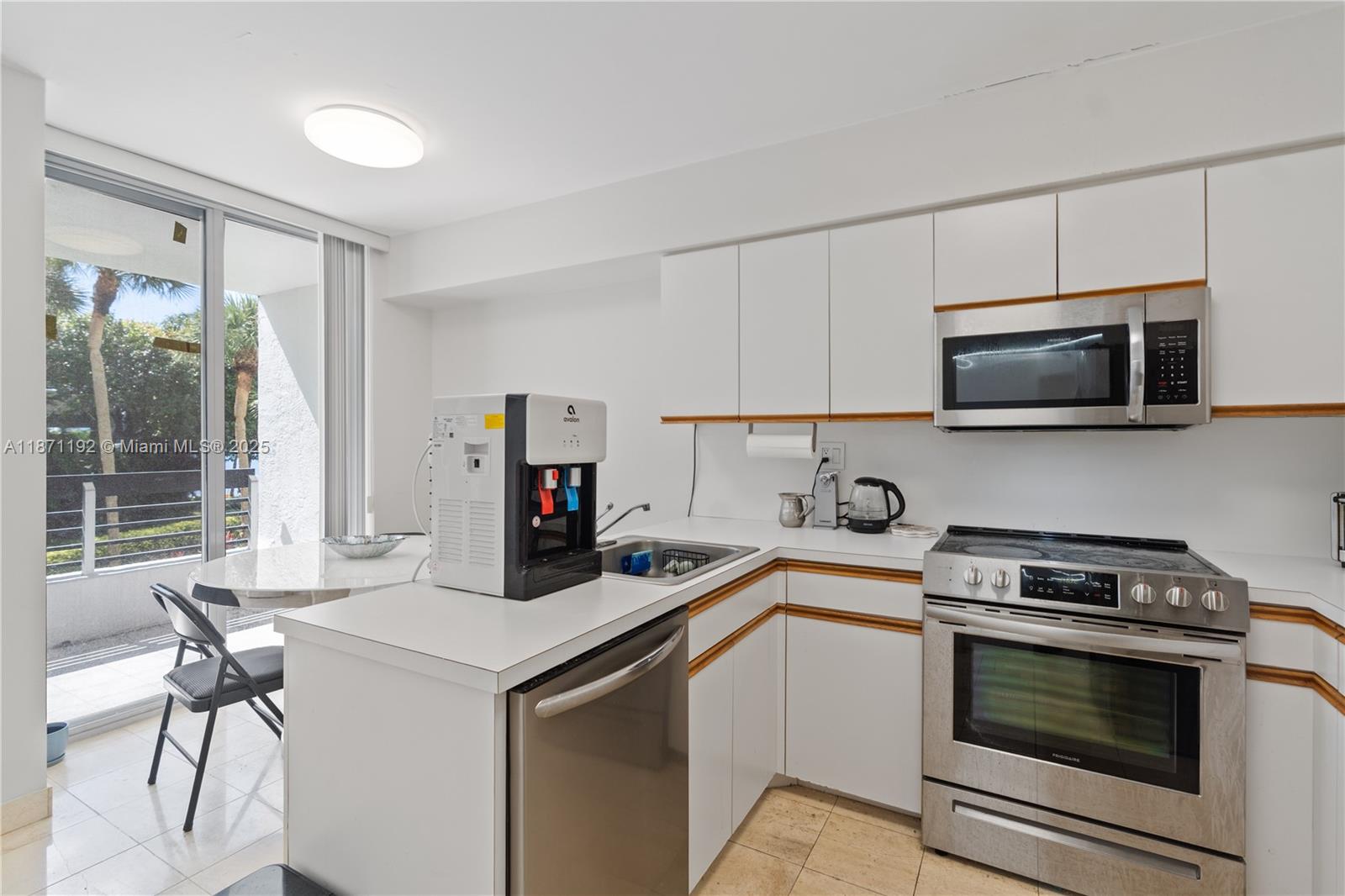 3600 Mystic Pointe Dr # 215