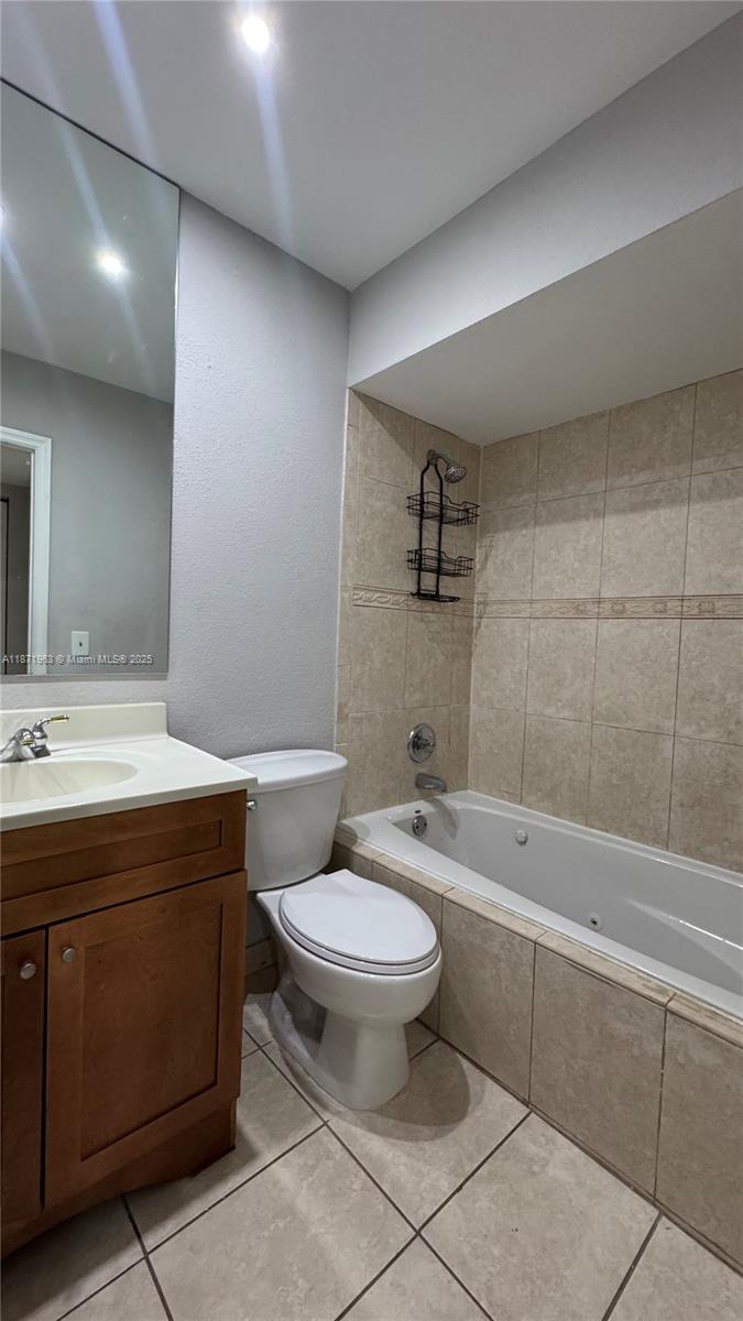 438 NE 210th Cir Ter # 4B Unit: 204-4B