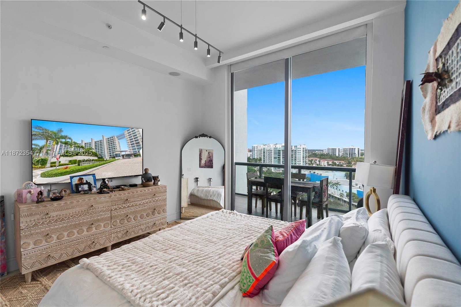 3300 NE 188th St Unit: LPH16