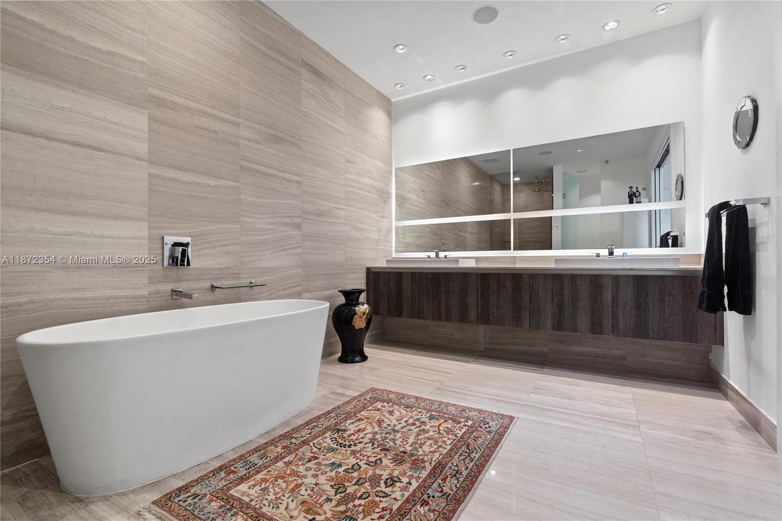 3300 NE 188th St Unit: LPH16