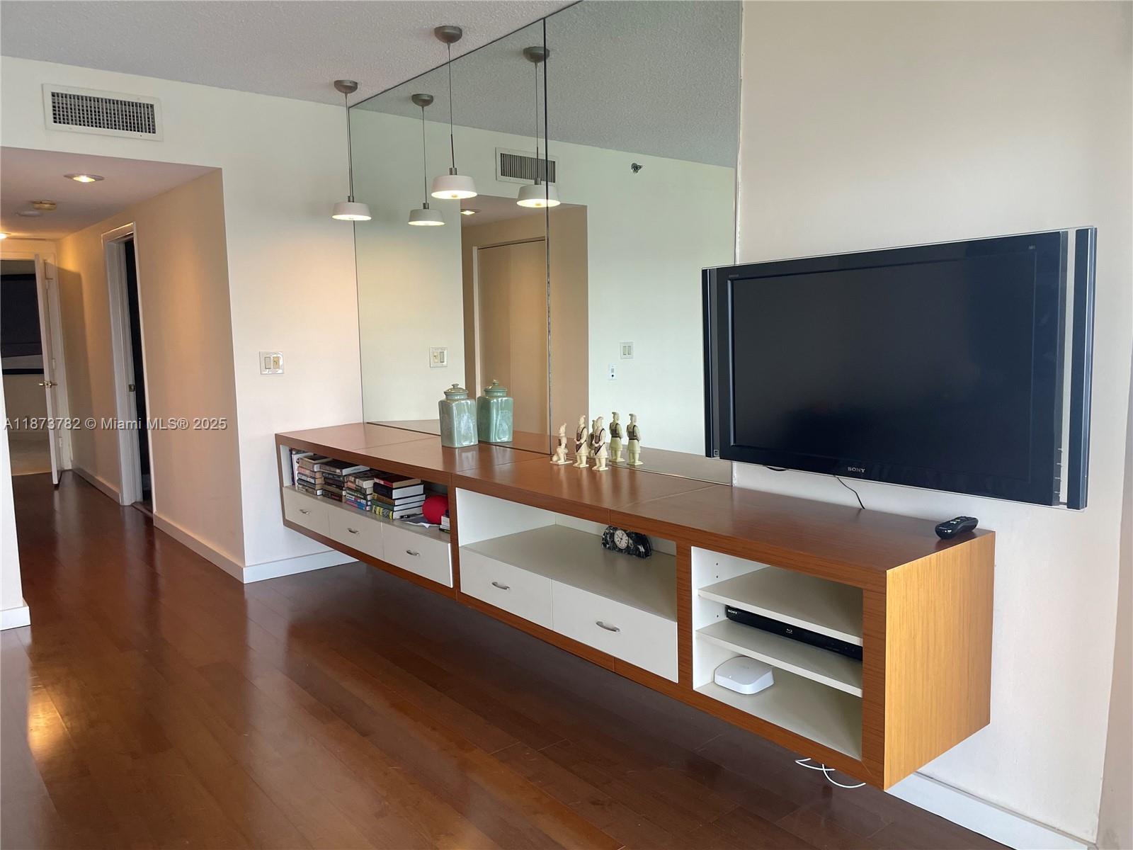 3000 Island Blvd # 2405