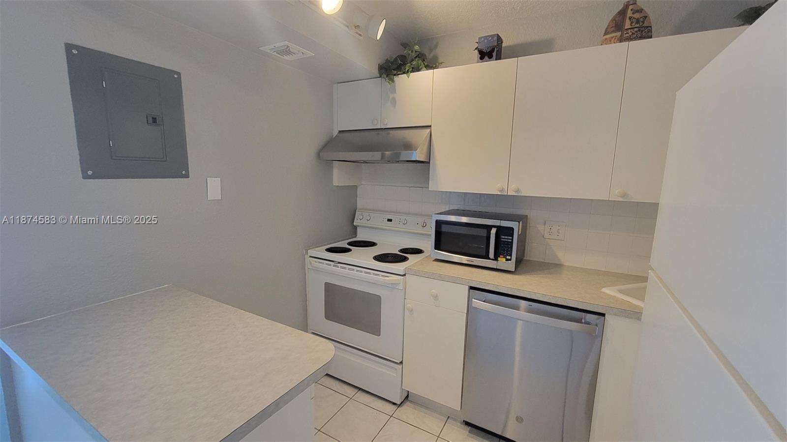 1 Jacaranda Country Club Dr # 104