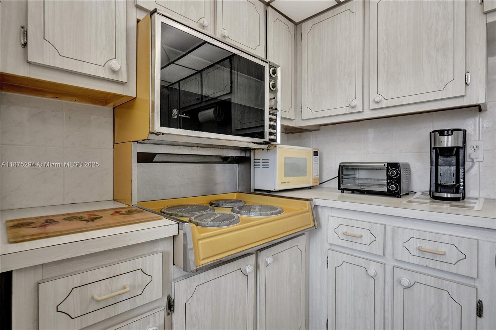 218 NE 12th Ave # 302