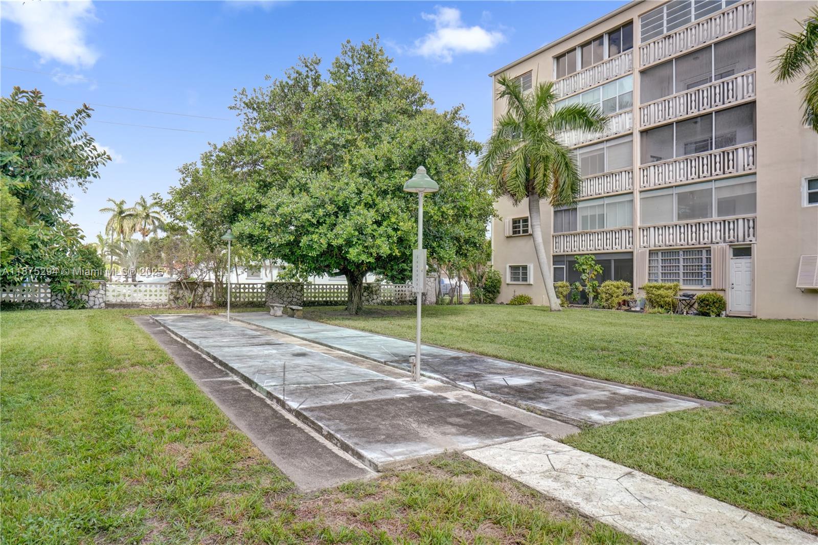 218 NE 12th Ave # 302