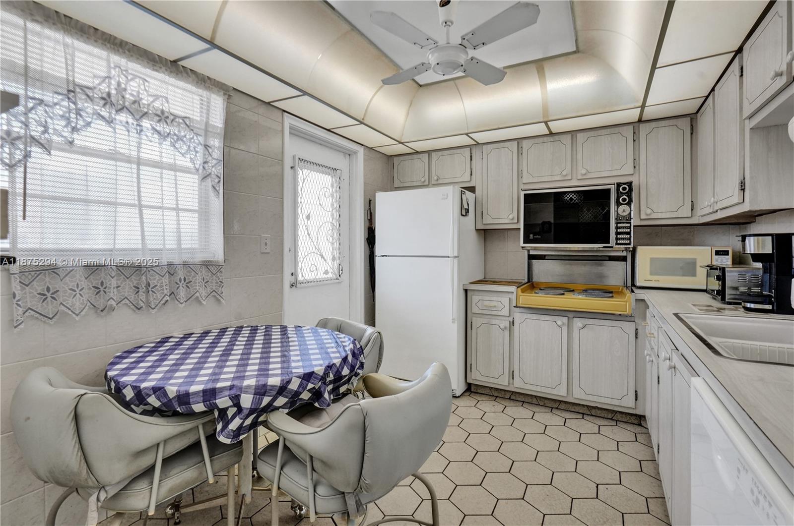 218 NE 12th Ave # 302