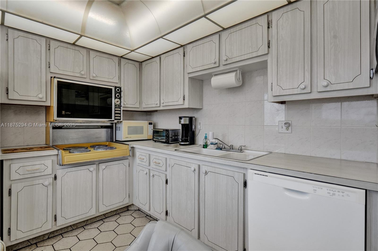 218 NE 12th Ave # 302