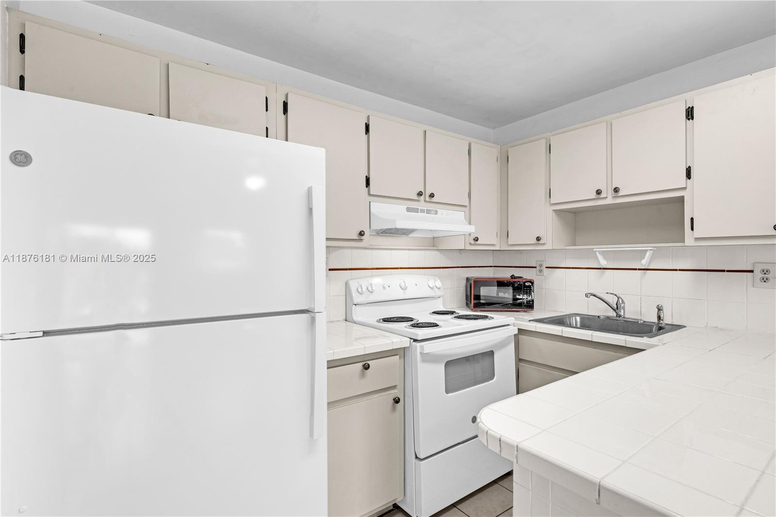 1820 W 53rd St # 201