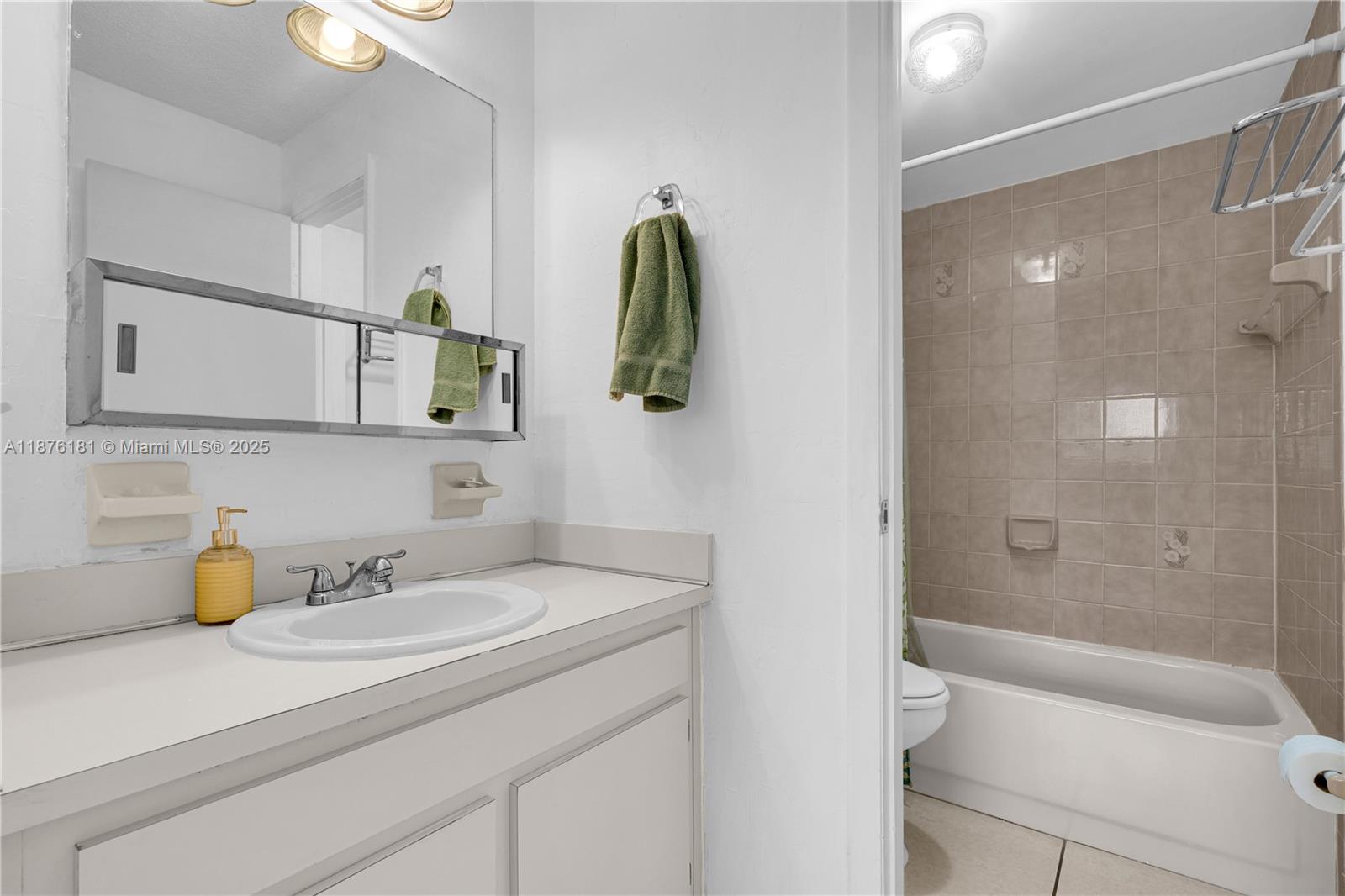 1820 W 53rd St # 201