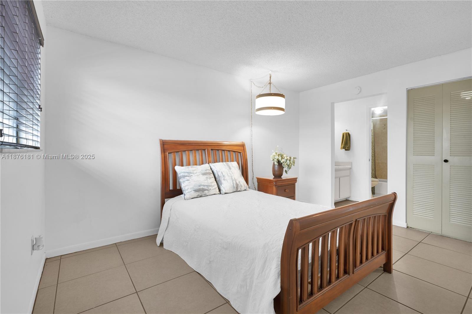 1820 W 53rd St # 201