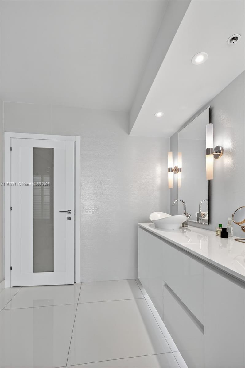 3370 Hidden Bay Dr # 2915