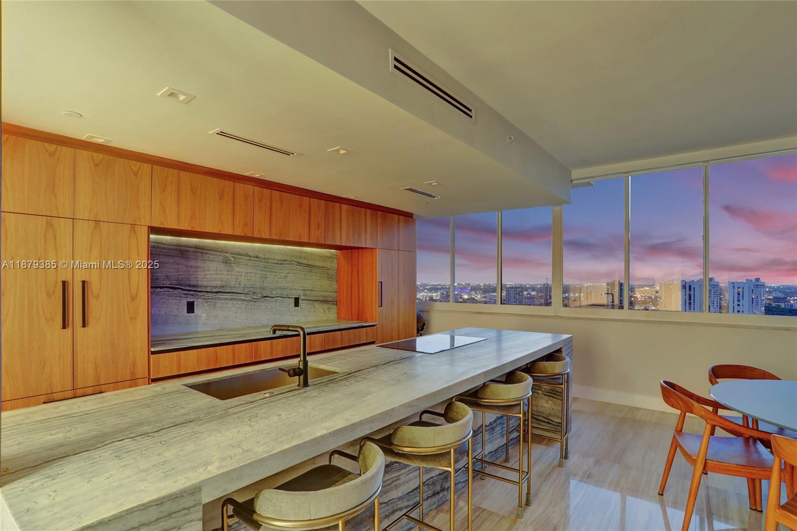 20185 E Country Club Dr Unit: PH6