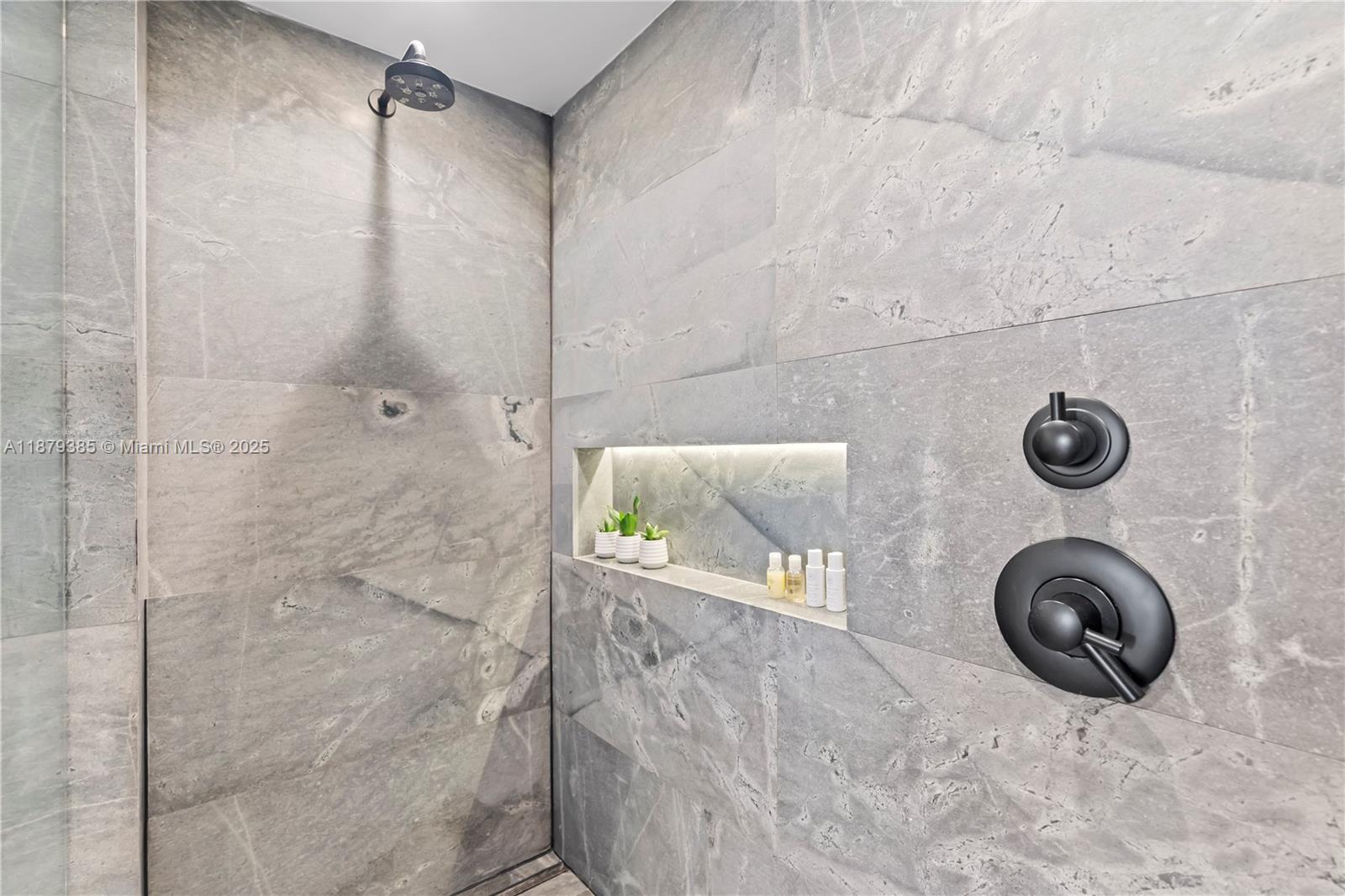 20185 E Country Club Dr Unit: PH6