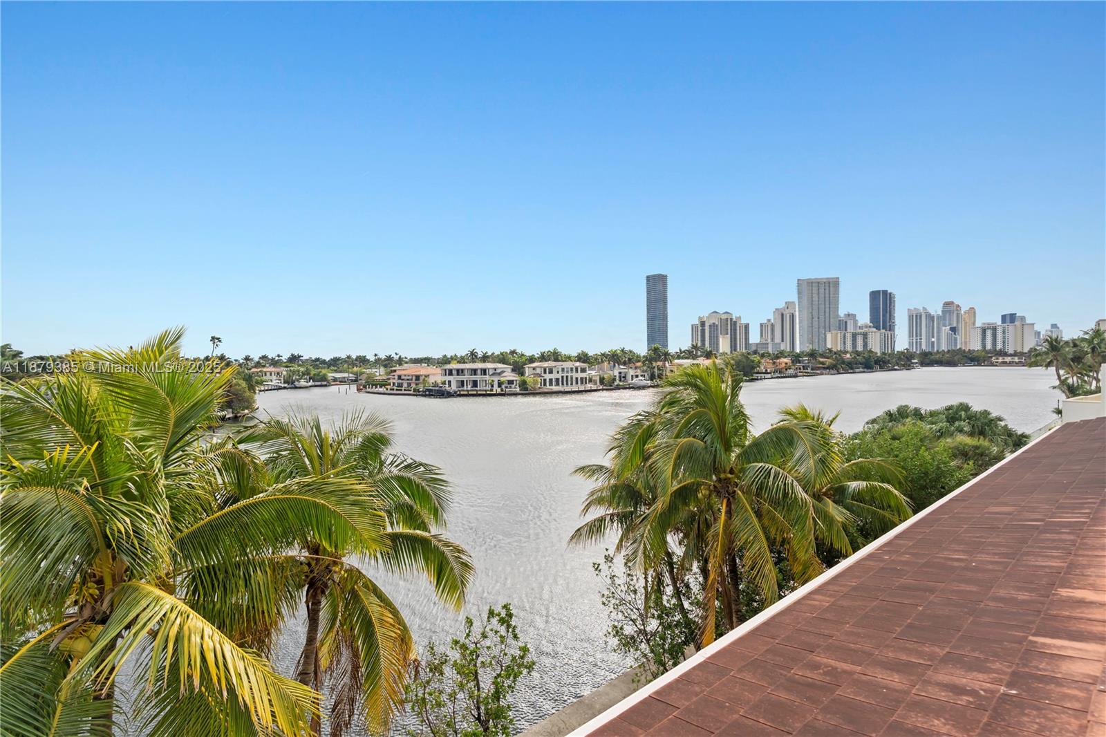 20185 E Country Club Dr Unit: PH6