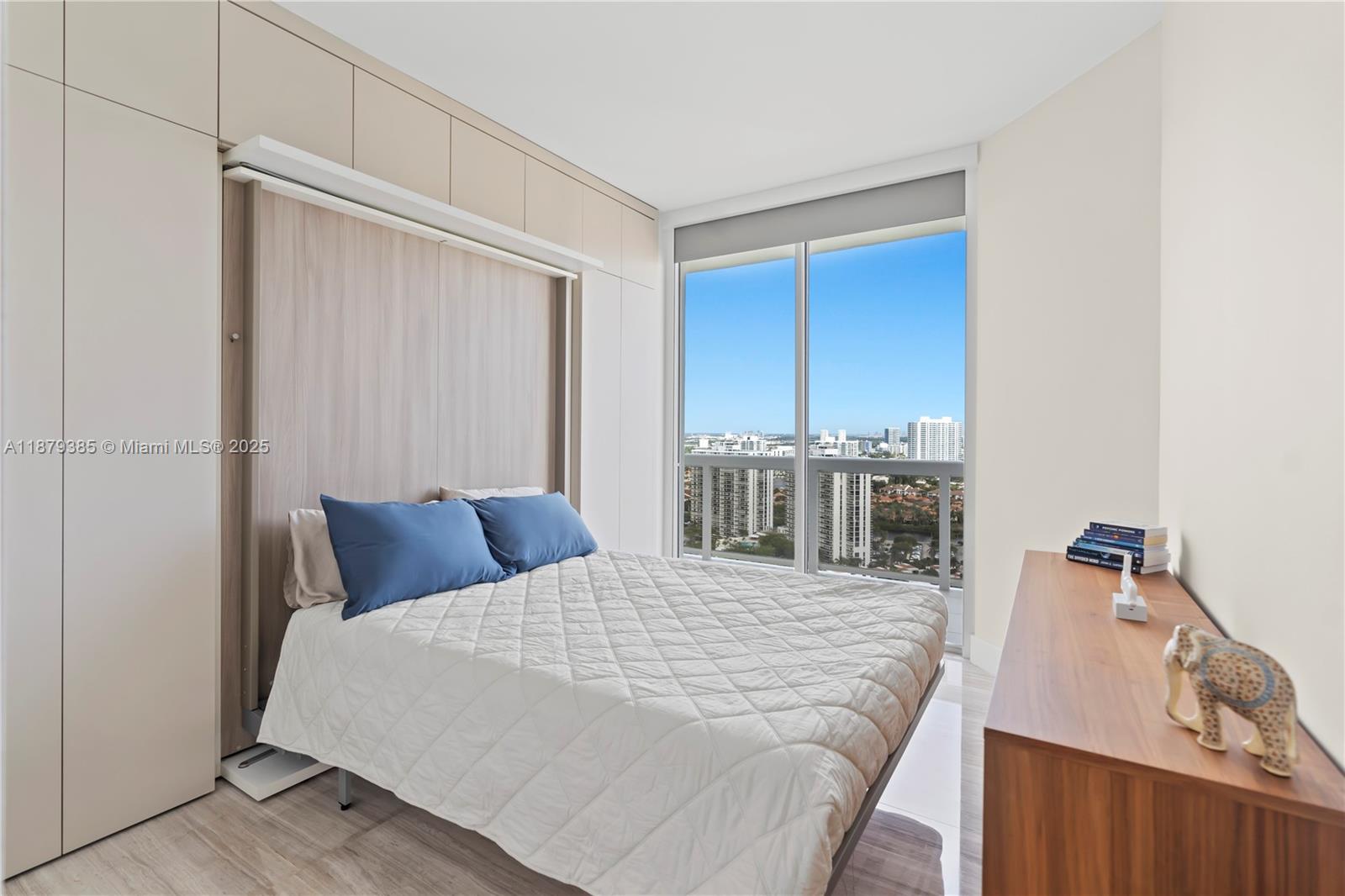 20185 E Country Club Dr Unit: PH6