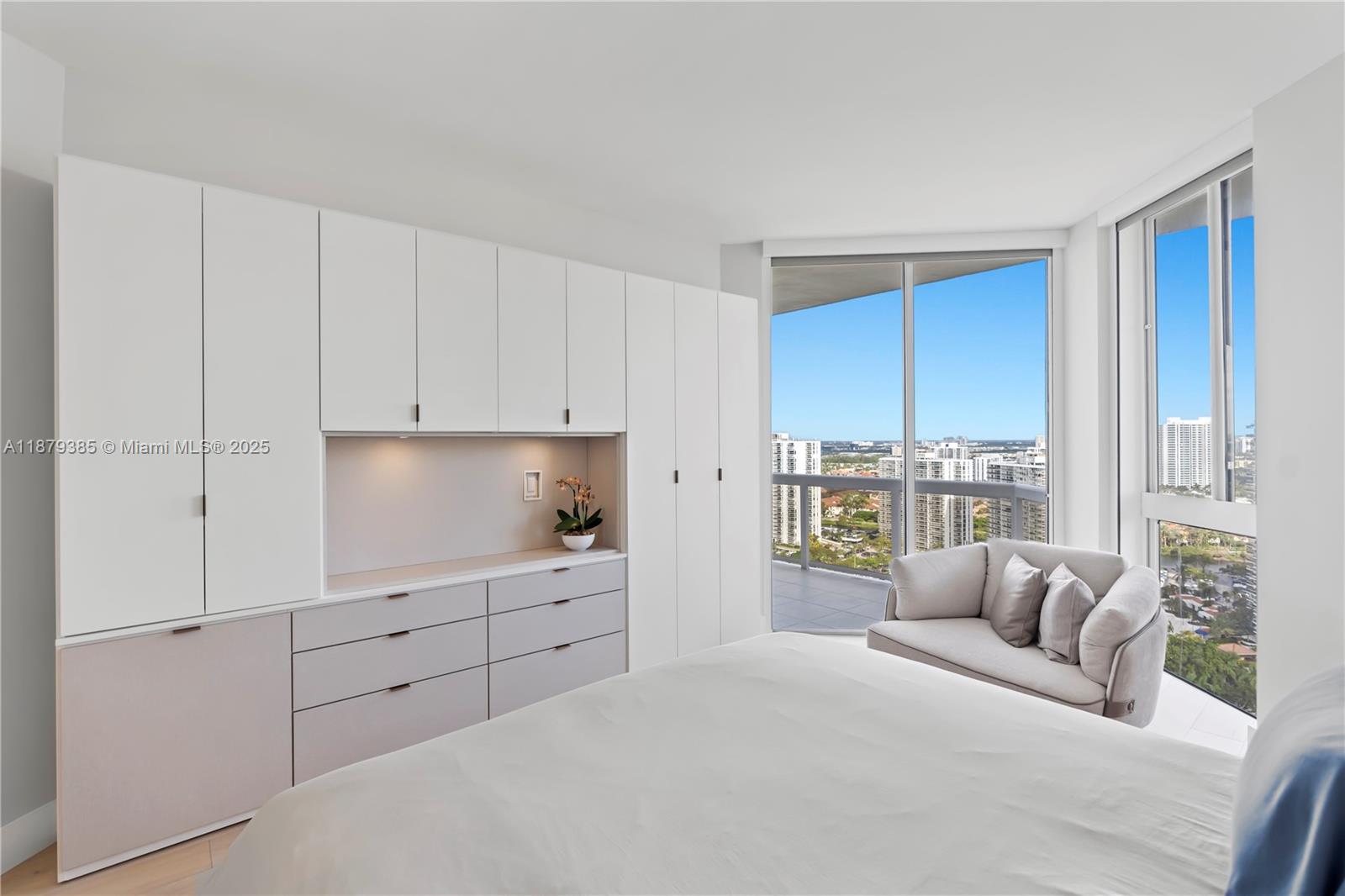 20185 E Country Club Dr Unit: PH6