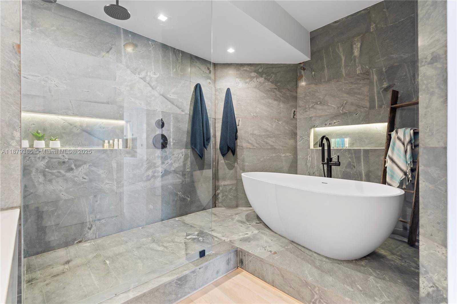 20185 E Country Club Dr Unit: PH6