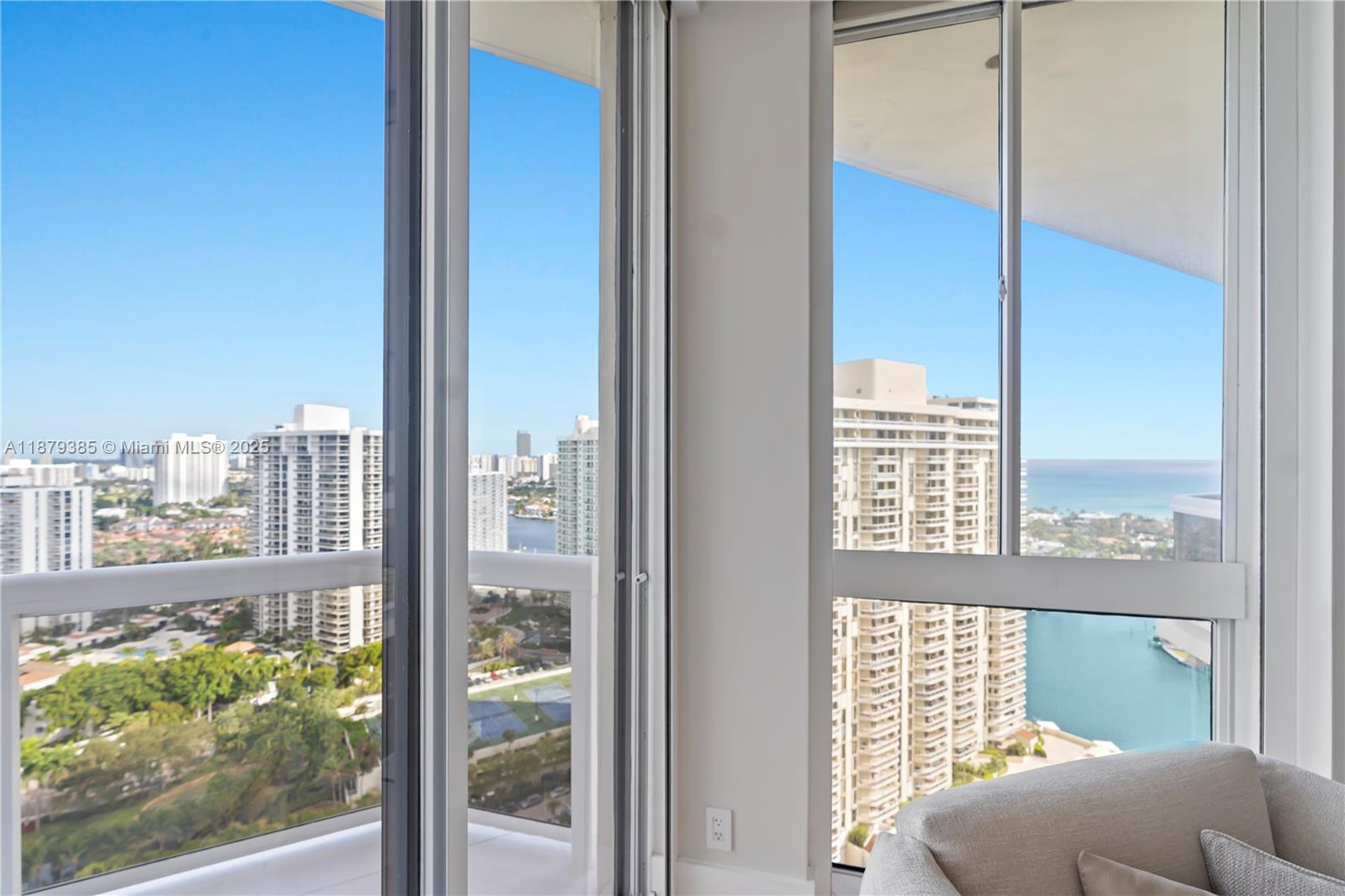 20185 E Country Club Dr Unit: PH6